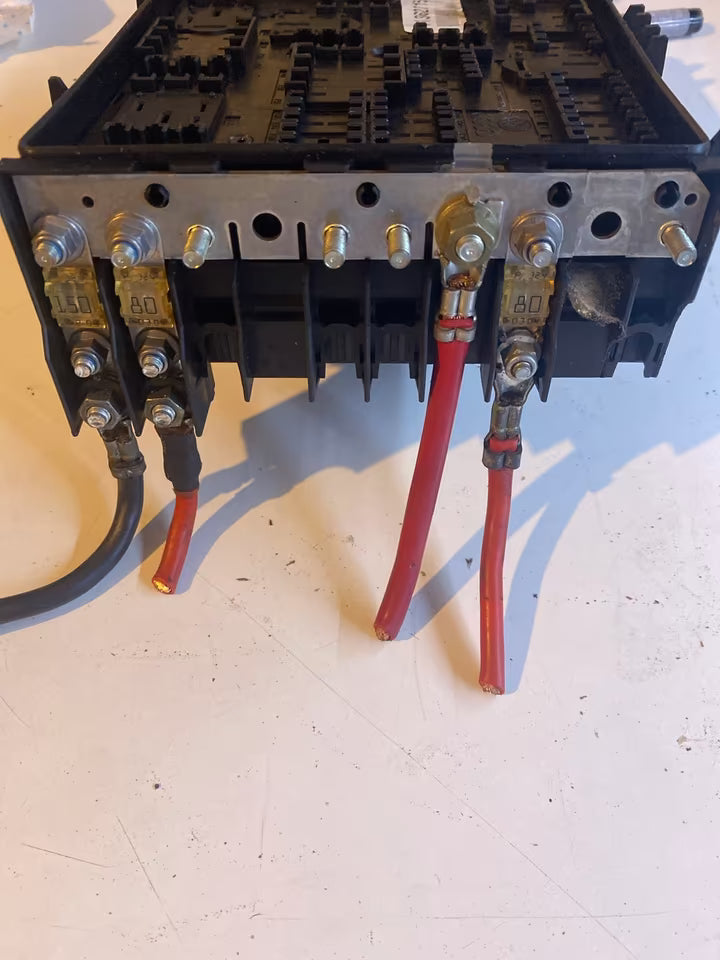 VW Touran Relaiskasten Sicherungskasten 1K0937124H 01394932