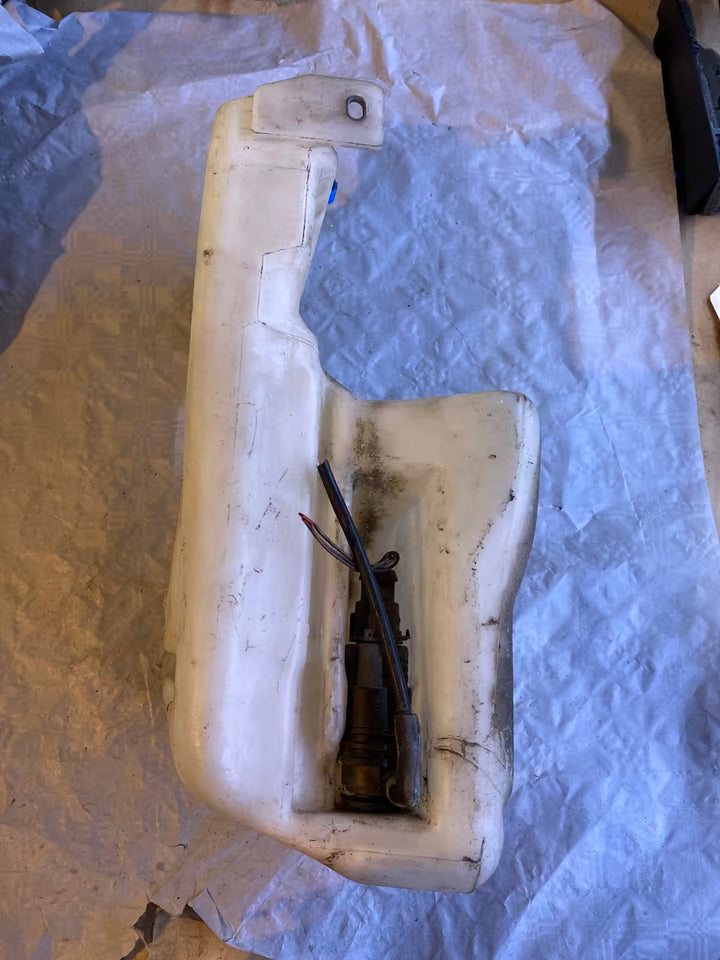 Audi 100 Wischwasserbehälter mit Pumpe 4A0955453B