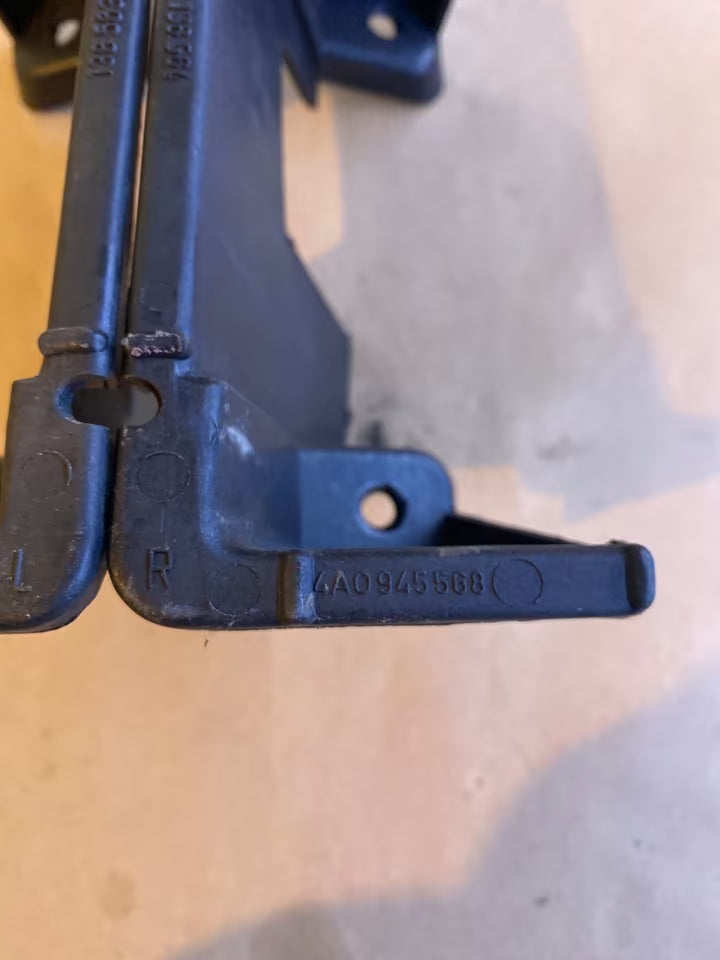 Audi 100 Haltewinkel Rücklichter 4A0945568/7 links und rechts