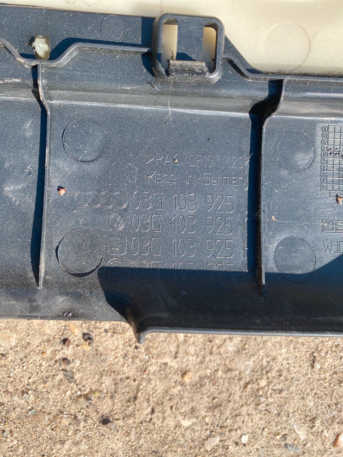VW Passat/Golf /Seat/Motordeckel 03G103925