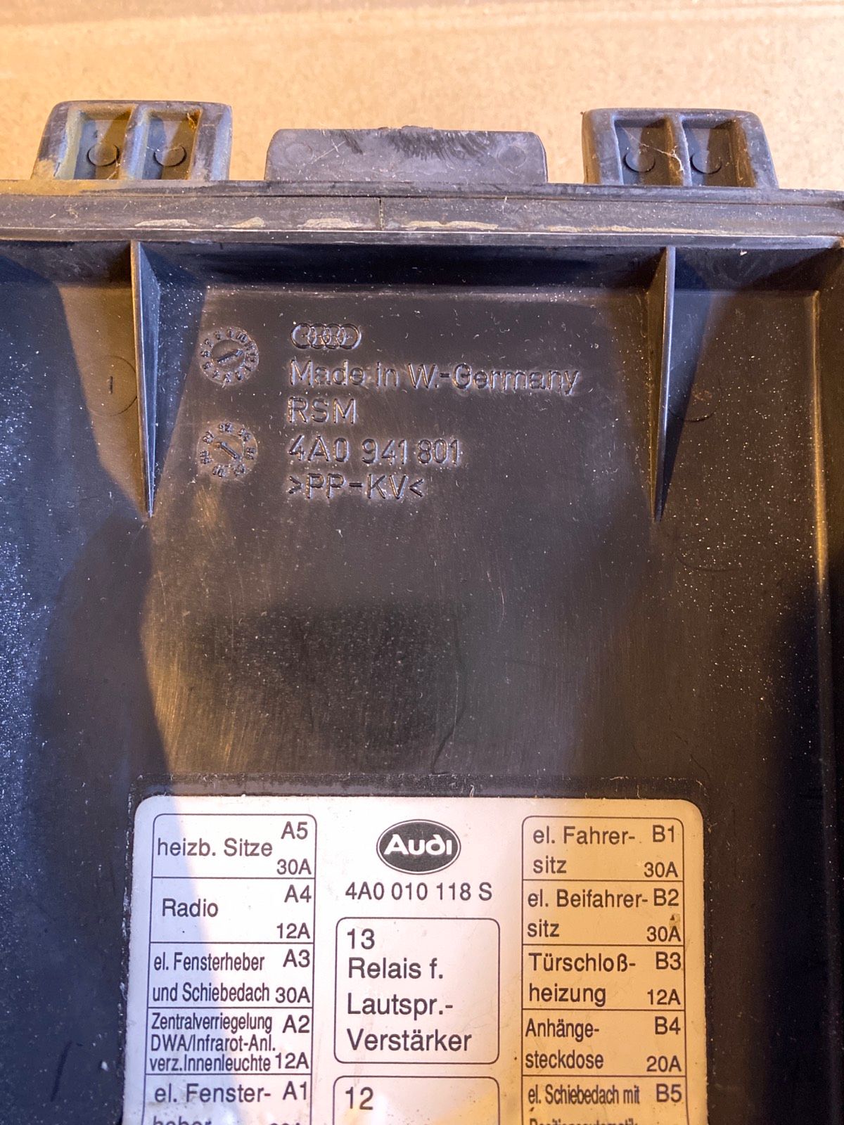 Audi 100 Sicherungskasten Deckel 4A0941801