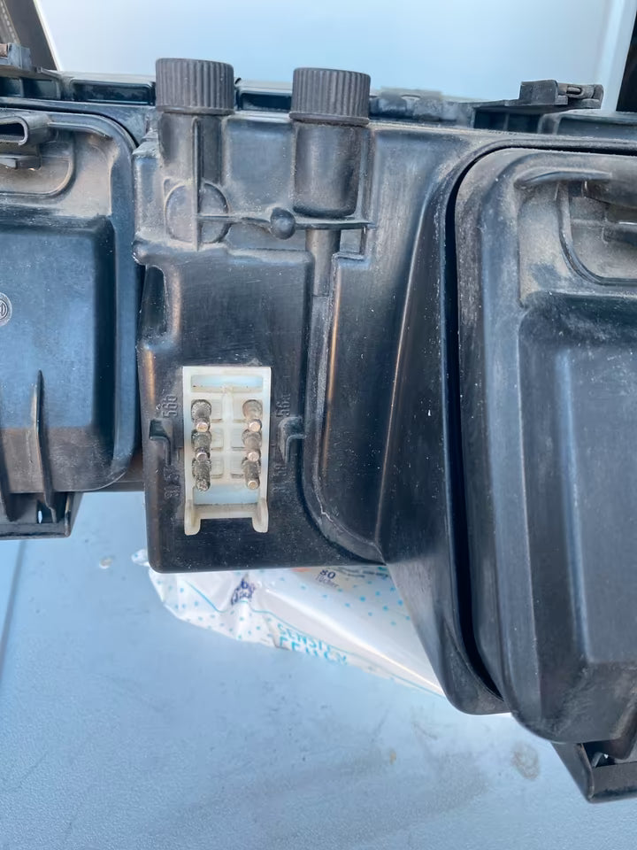 Audi V8 Frontscheinwerfer Rechts 1305235130