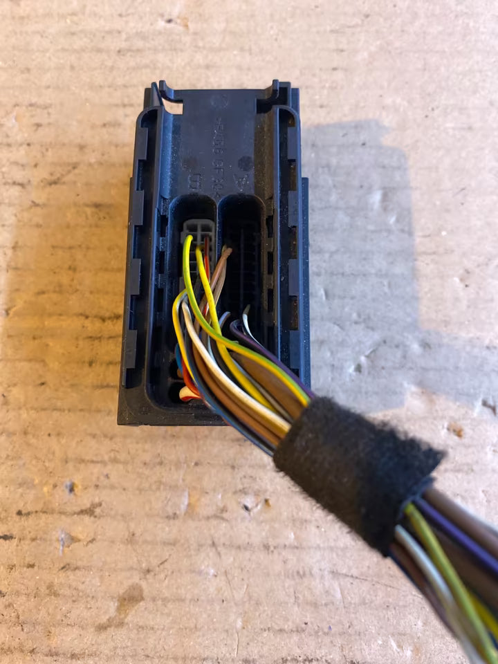 BMW E Serie Motor ECU Anschluss Stecker