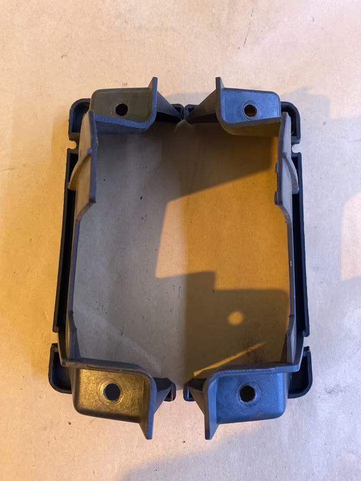 Audi 100 Haltewinkel Rücklichter 4A0945568/7 links und rechts