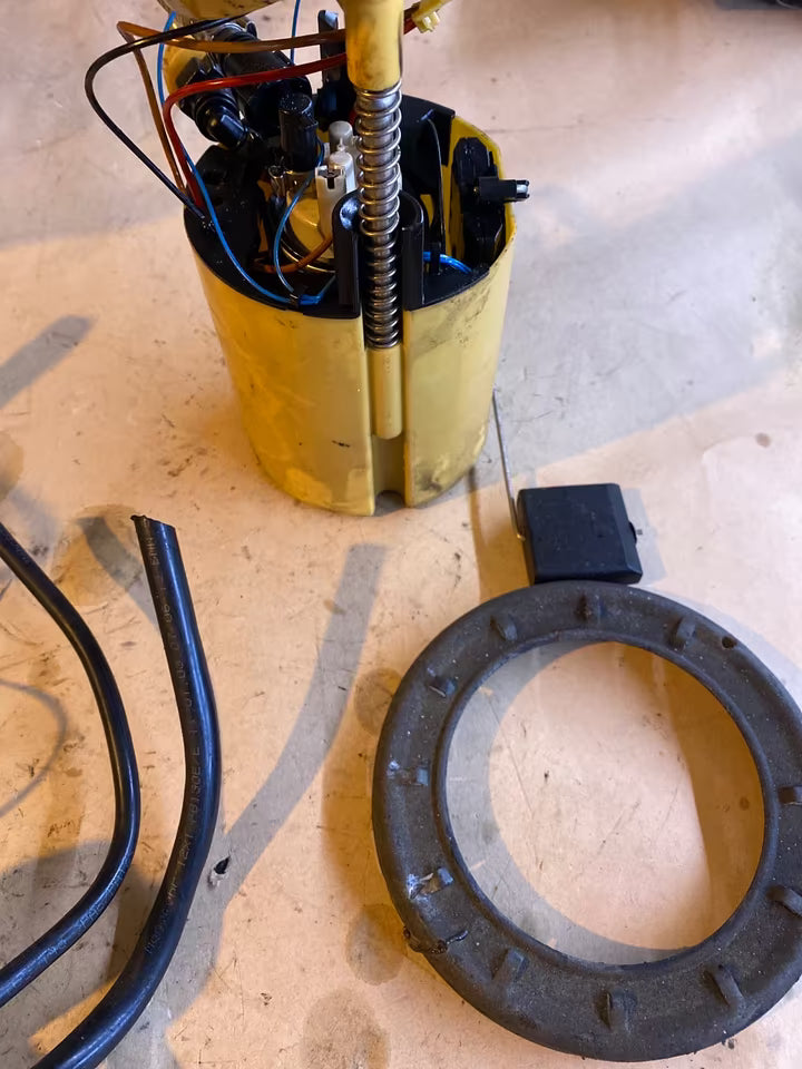 BMW E91 Kraftstoffpumpe 24110701 320d Automatik