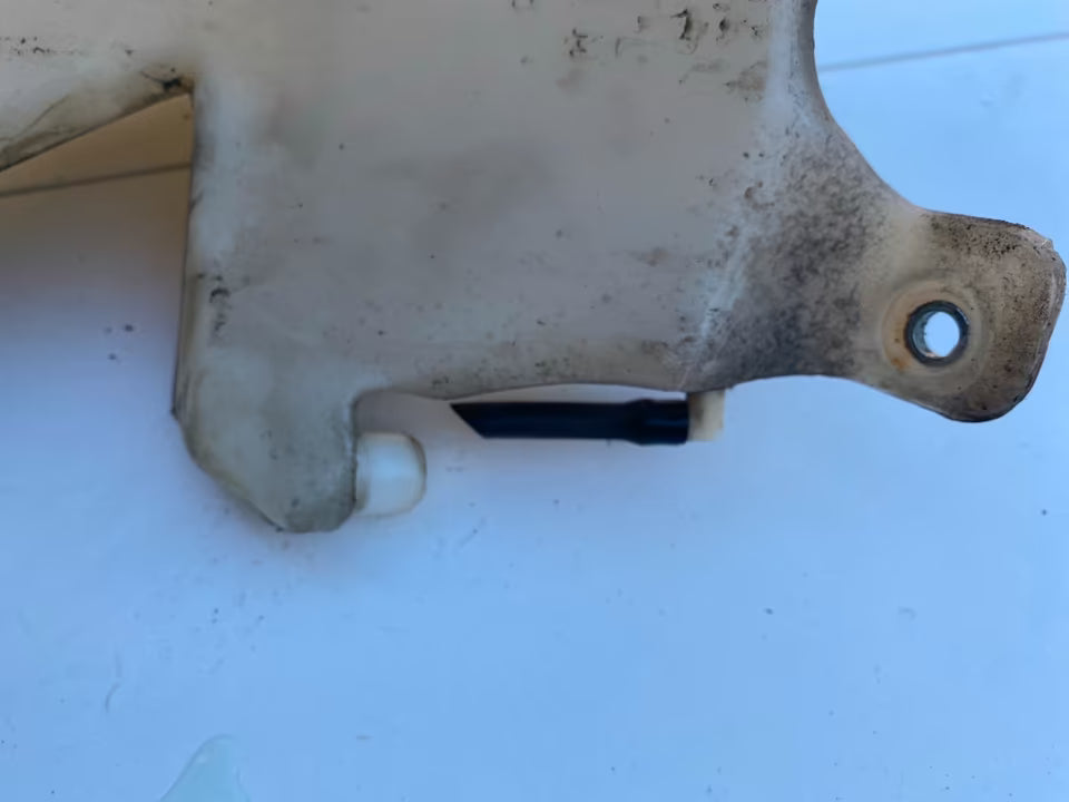 Audi A4 B6 scheibenwischwasserbehälter 8E955451 inklusive Pumpe