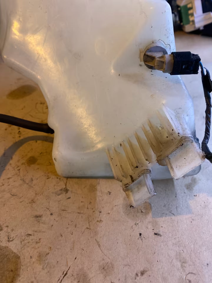 BMW E46 Wischwasserbehälter mit Pumpe 61678362562