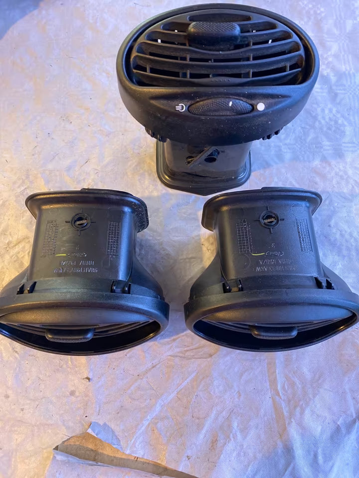 Ford Focus Lüfterdüsen Frischluftgrill
