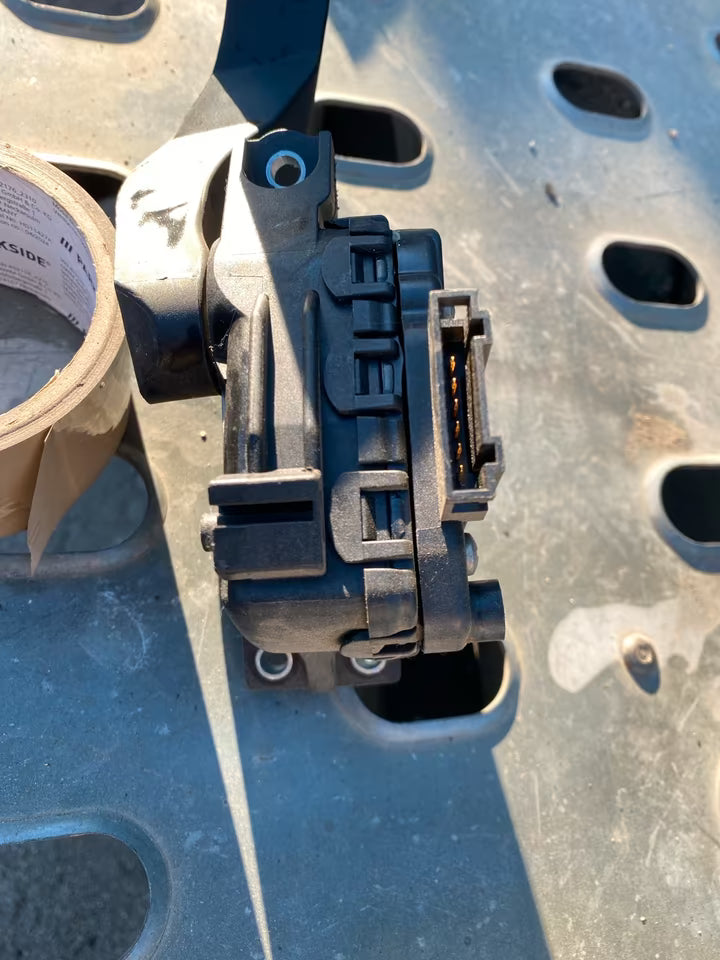 Audi A6 4B Gaspedal Fahrpedal Pedal 8D1723523L