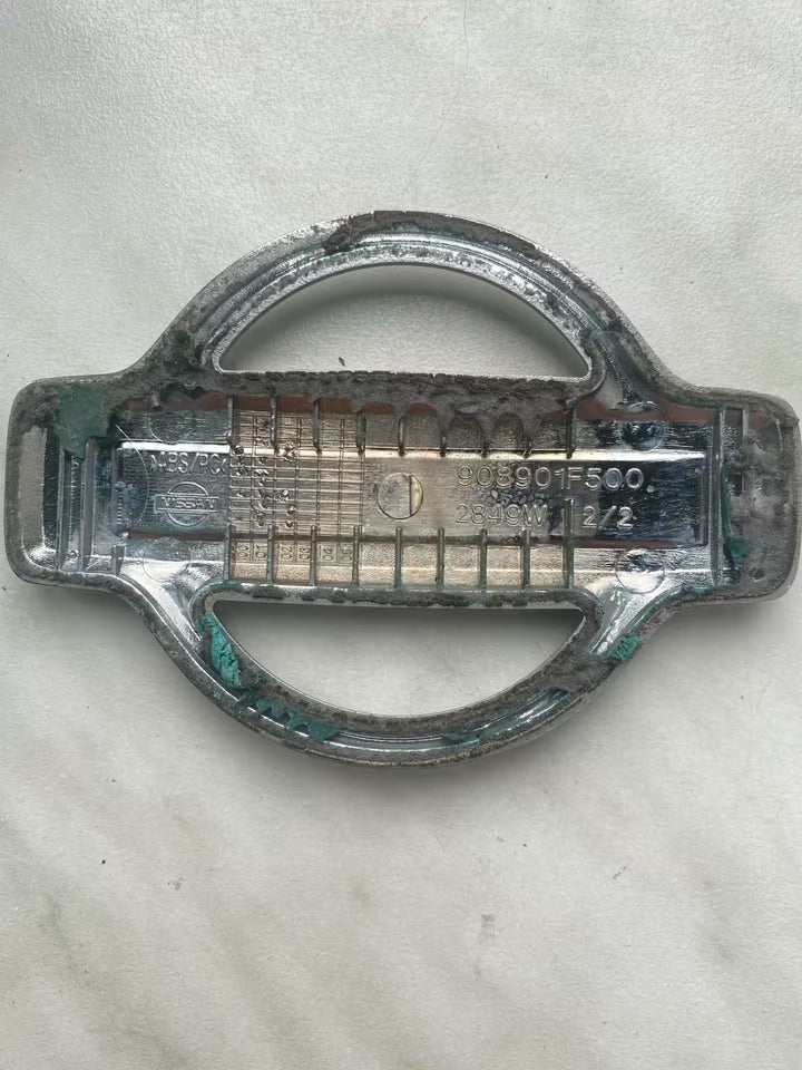 Nissan Micra Heck Emblem 99-03
