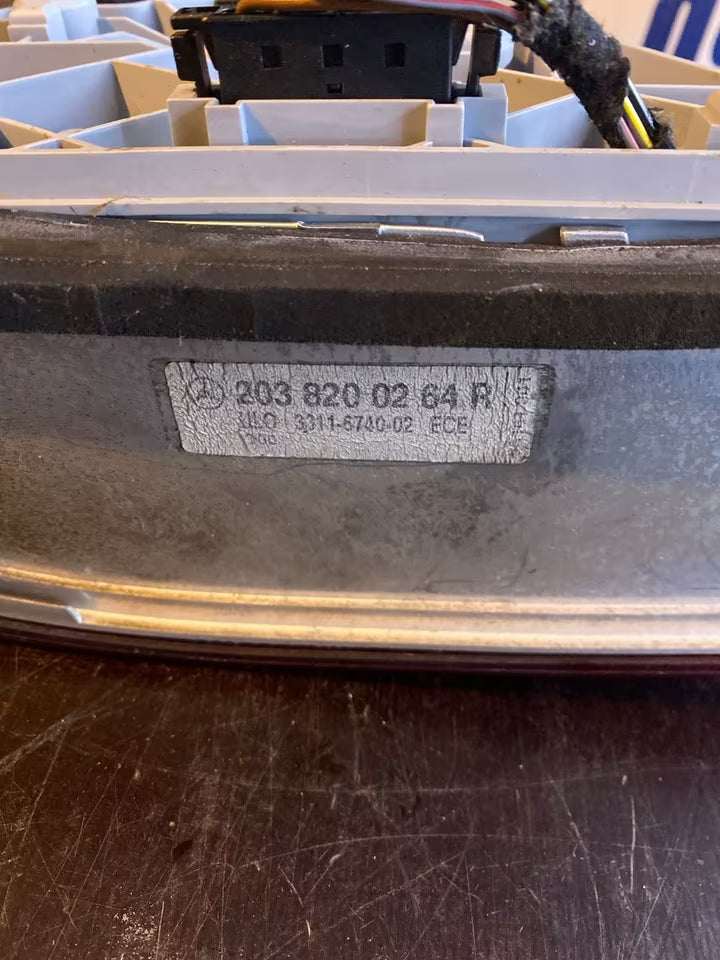 Mercedes W203 Original Rücklicht 2038200264 Rechts