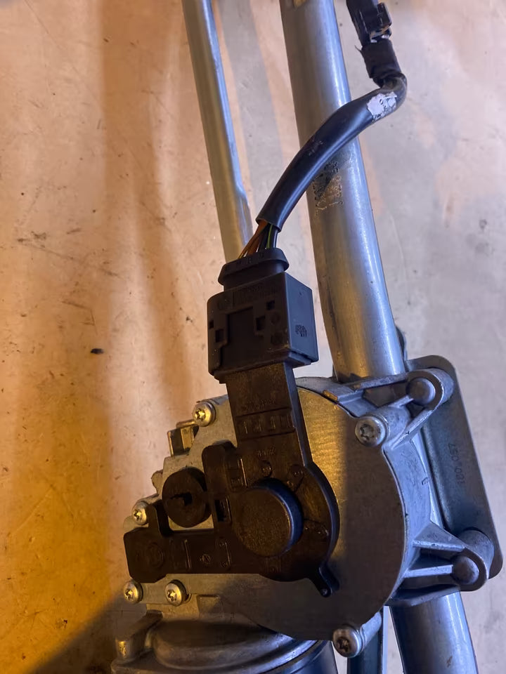 BMW E91 Scheibenwischergestänge mit Motor 697826301