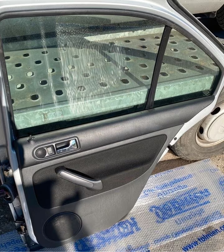 VW Bora Tür hinten rechts / Beifahrerseite