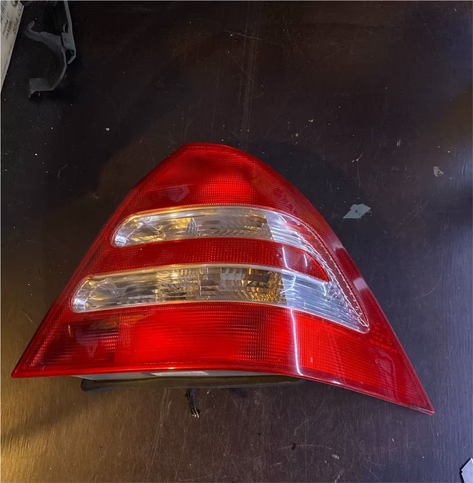 Mercedes W203 Original Rücklicht 2038200264 Rechts