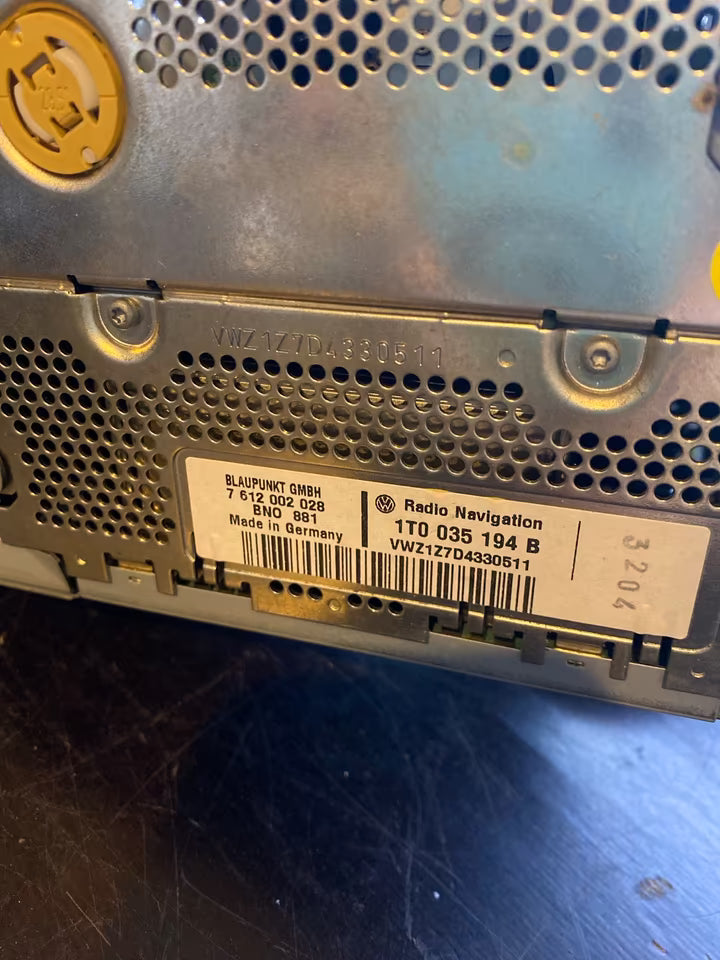 VW Touran 1T Bj04 1T0035194B 7612002028 Blaupunkt Navi