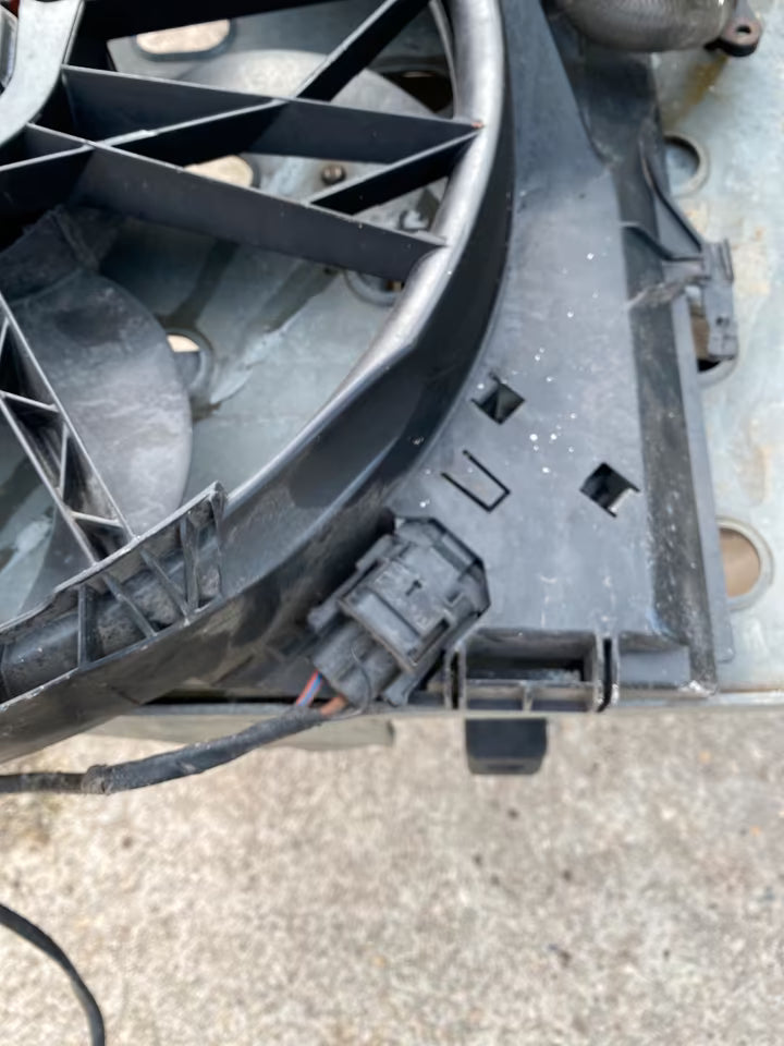 BMW E91 Lüfterzarge mit Lüfter & Ölkühler