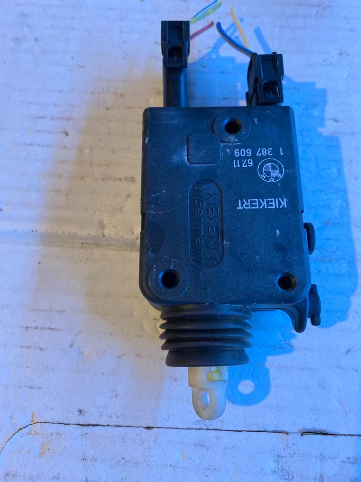 BMW E36 Stellmotor 67.11-1387609 Heckklappe