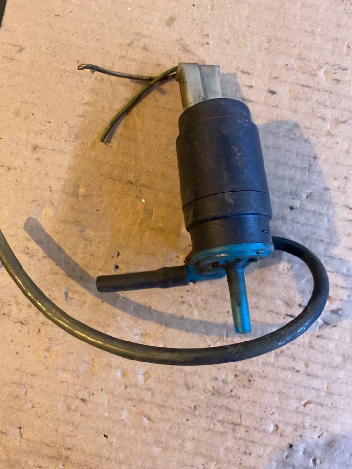 VW T4 Wischwasserpumpe mit Stecker 333955651
