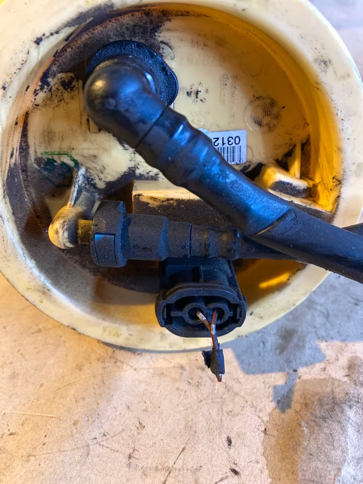 BMW E91 Kraftstoffpumpe 24110701 320d Automatik