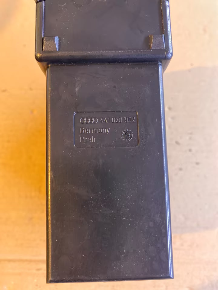 Audi 100 Luftdüse rechts Vorne 4A1820902