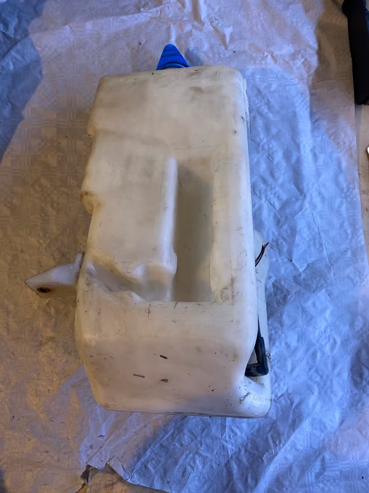 Audi 100 Wischwasserbehälter mit Pumpe 4A0955453B