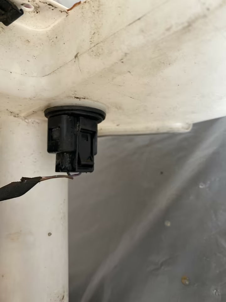 VW Passat 3C Wischwasserbehälter mit Pumpe komplett