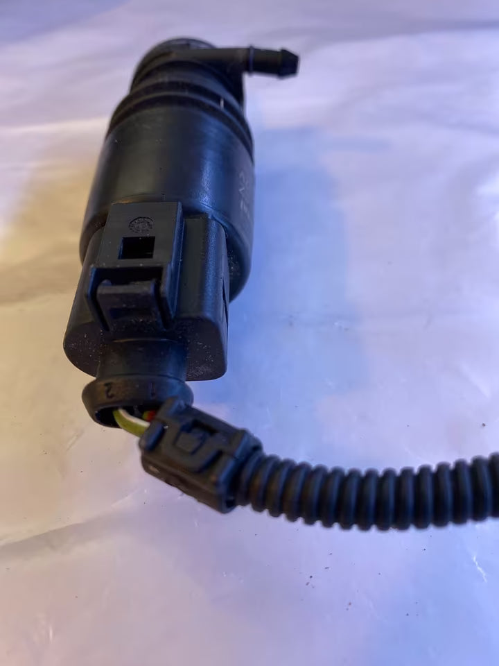 VW Bora Wischwasserpumpe 3020175