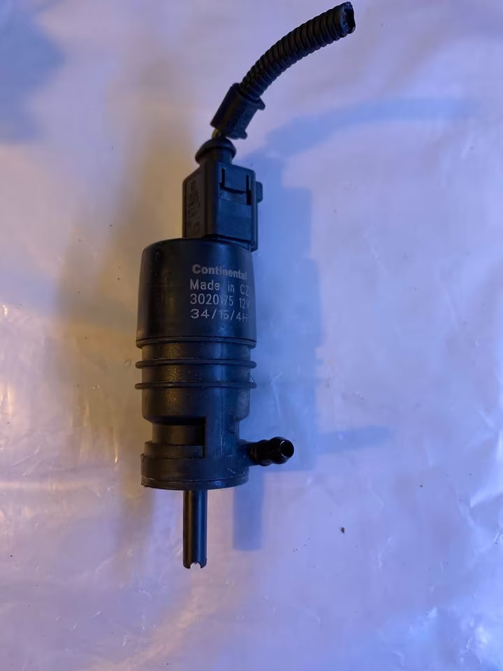VW Bora Wischwasserpumpe 3020175