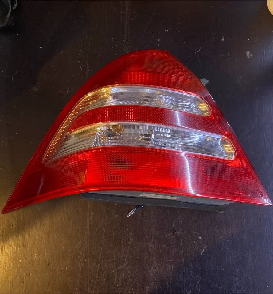 Mercedes W203 Original Rücklicht Links 2038200164