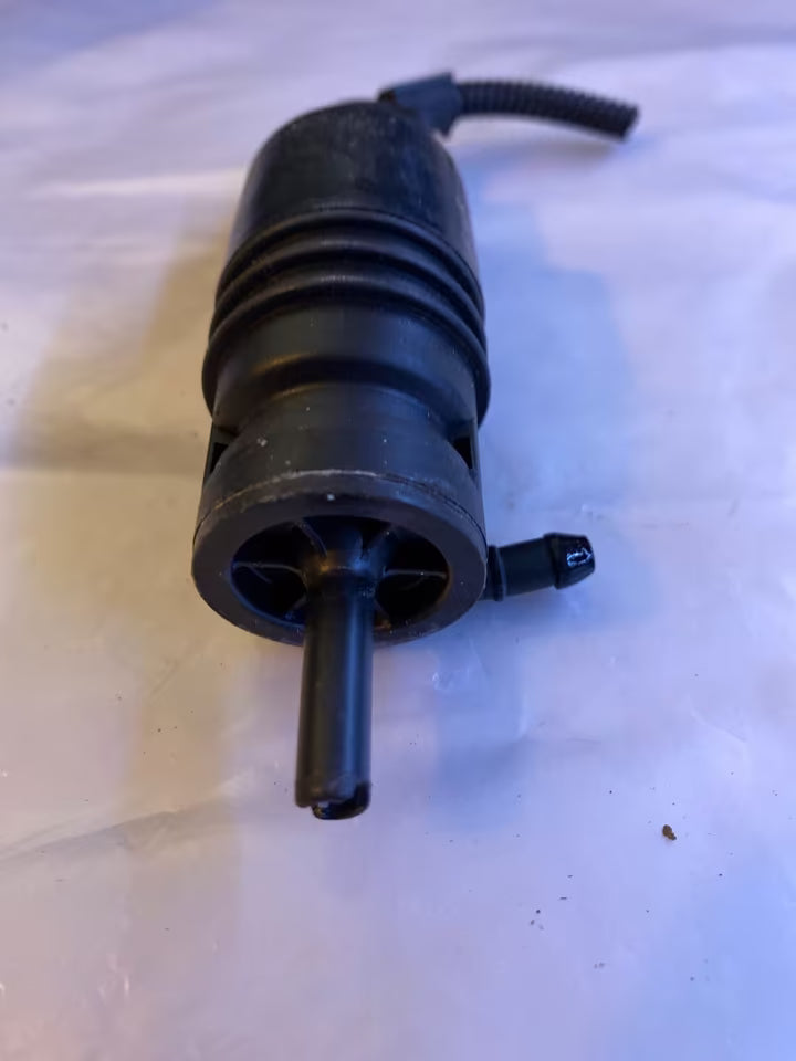 VW Bora Wischwasserpumpe 3020175