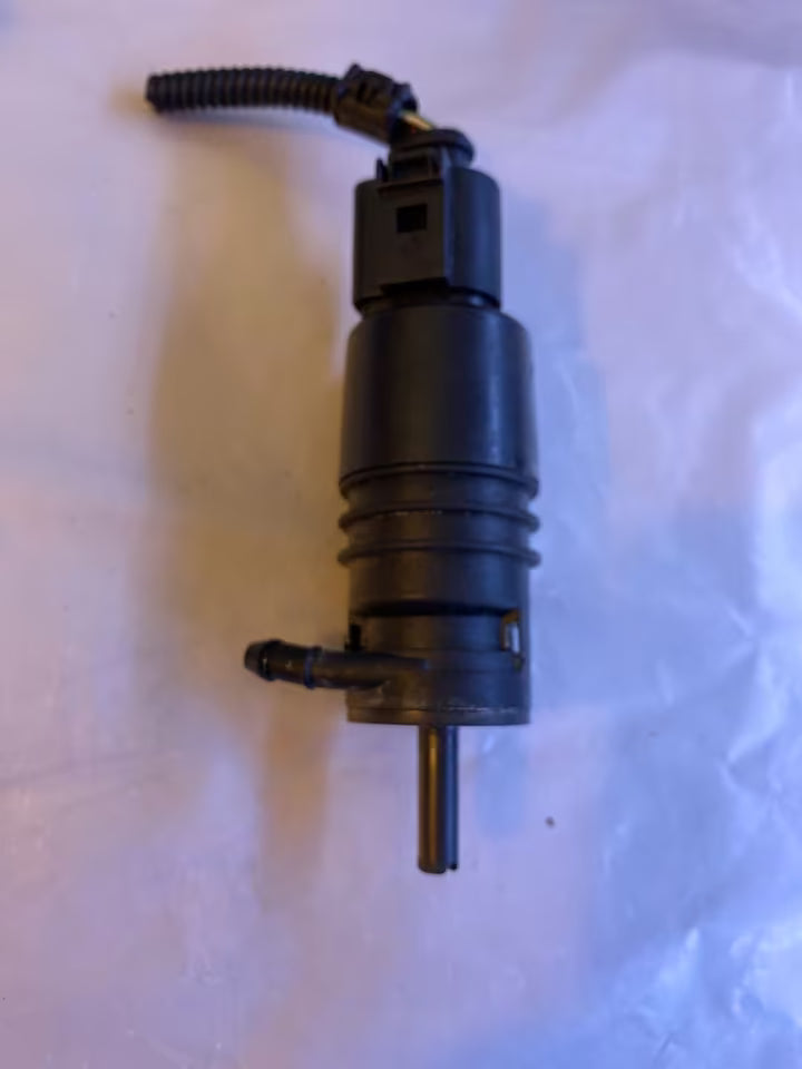 VW Bora Wischwasserpumpe 3020175
