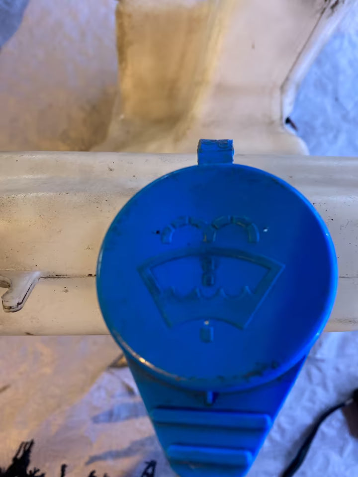 Audi 100 Wischwasserbehälter mit Pumpe 4A0955453B