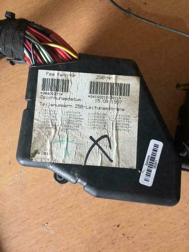 VW 8D1941824 Sicherungskasten 38400377