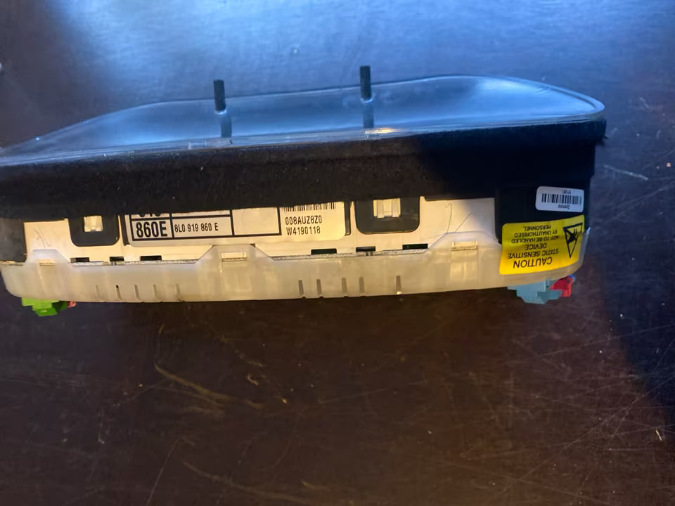 Audi A3 8L Tacho Tachometer Kombiinstrument 8L0919860 E