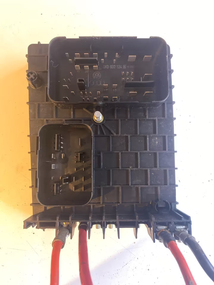 VW Touran Relaiskasten Sicherungskasten 1K0937124H 01394932