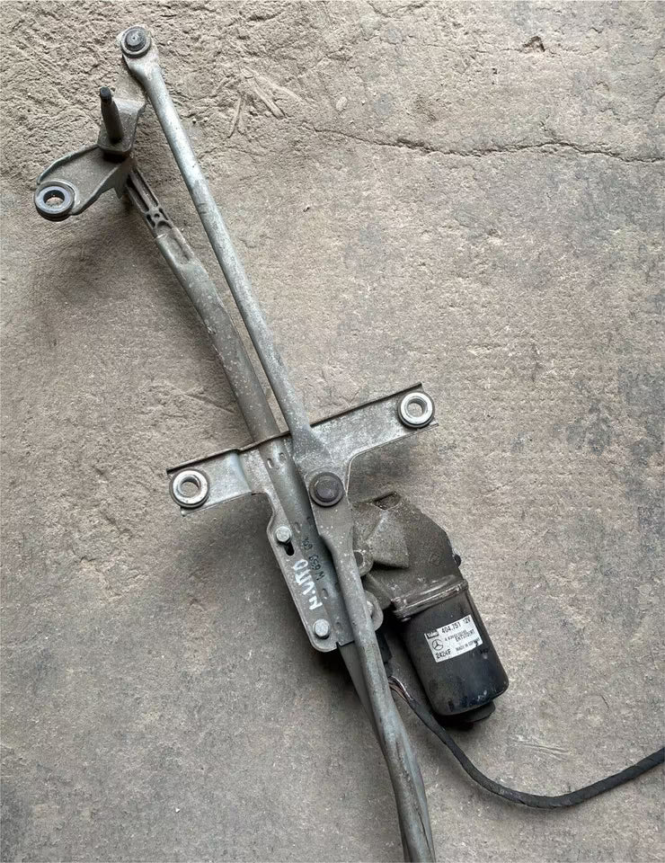 Mercedes Vito W639 Scheibenwischergestänge A6398200040