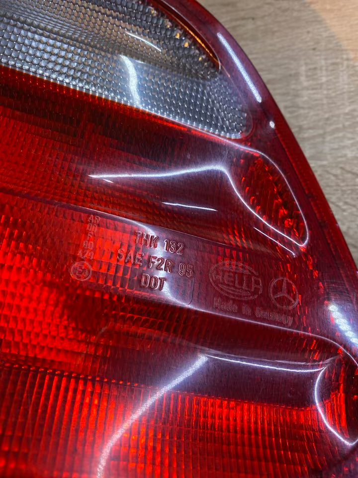 Mercedes W208 Heckleuchten Set A2088200564/664