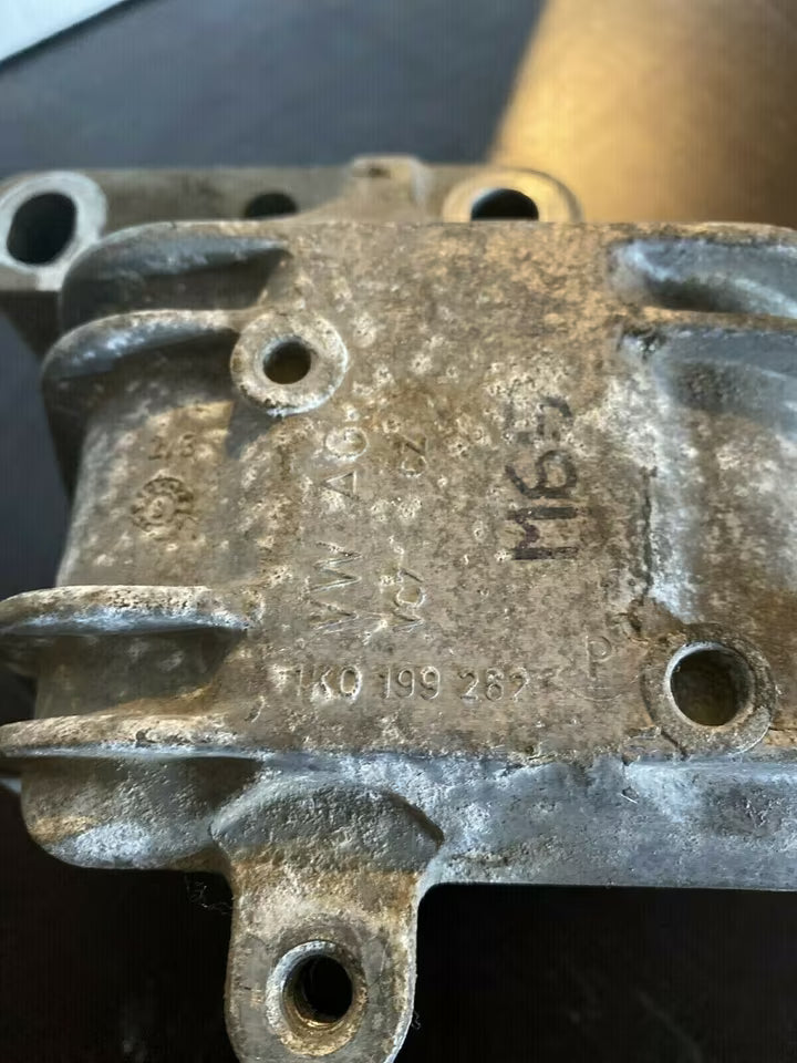 VW Passat 3C motorhalter rechts 1KO199262