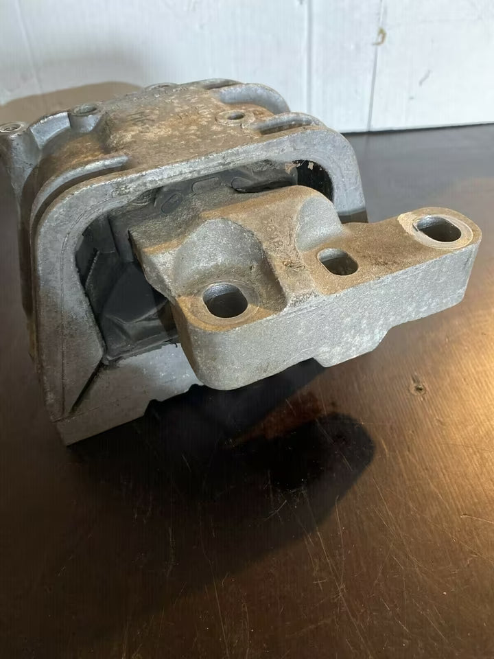 VW Passat 3C motorhalter rechts 1KO199262