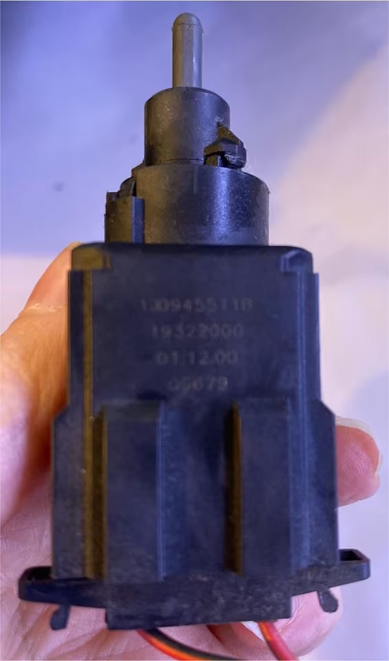 VW Bora Bremslichtschalter 1J0945511B