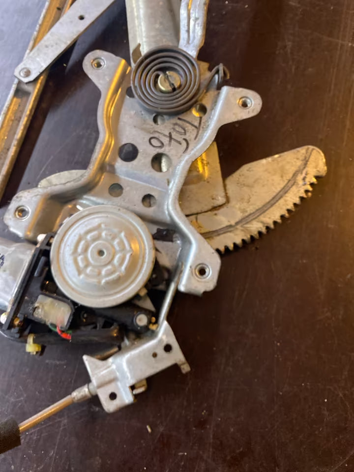 Toyota Previa Fensterheber Rechts hinten 8571028050