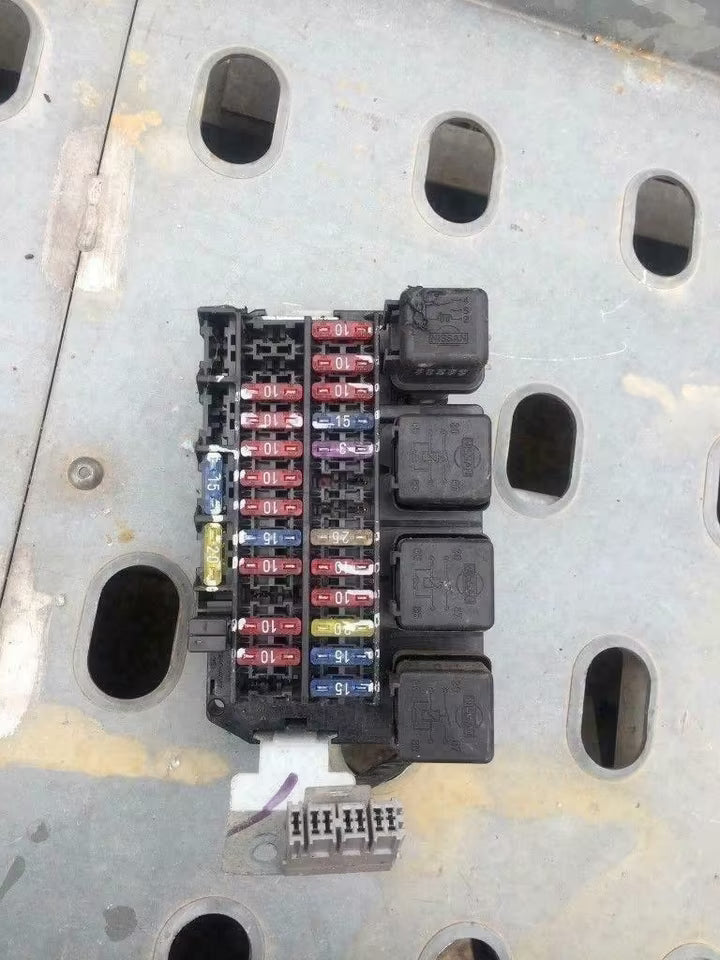 Nissan Micra K11 Sicherungskasten