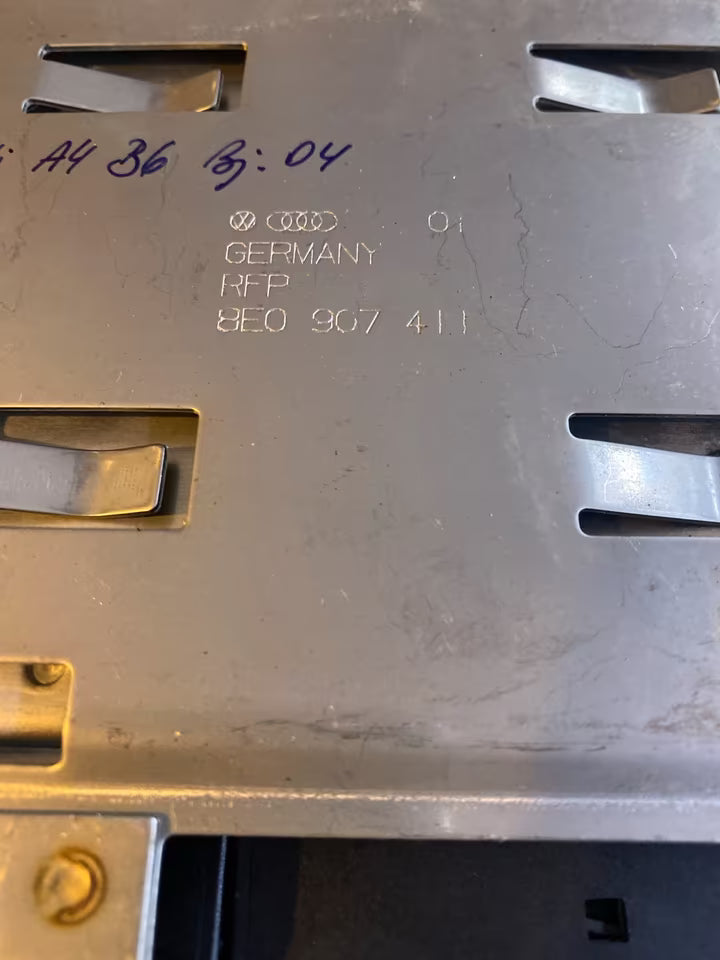 Audi A4 B6 Motorsteuergerät 8E0907411