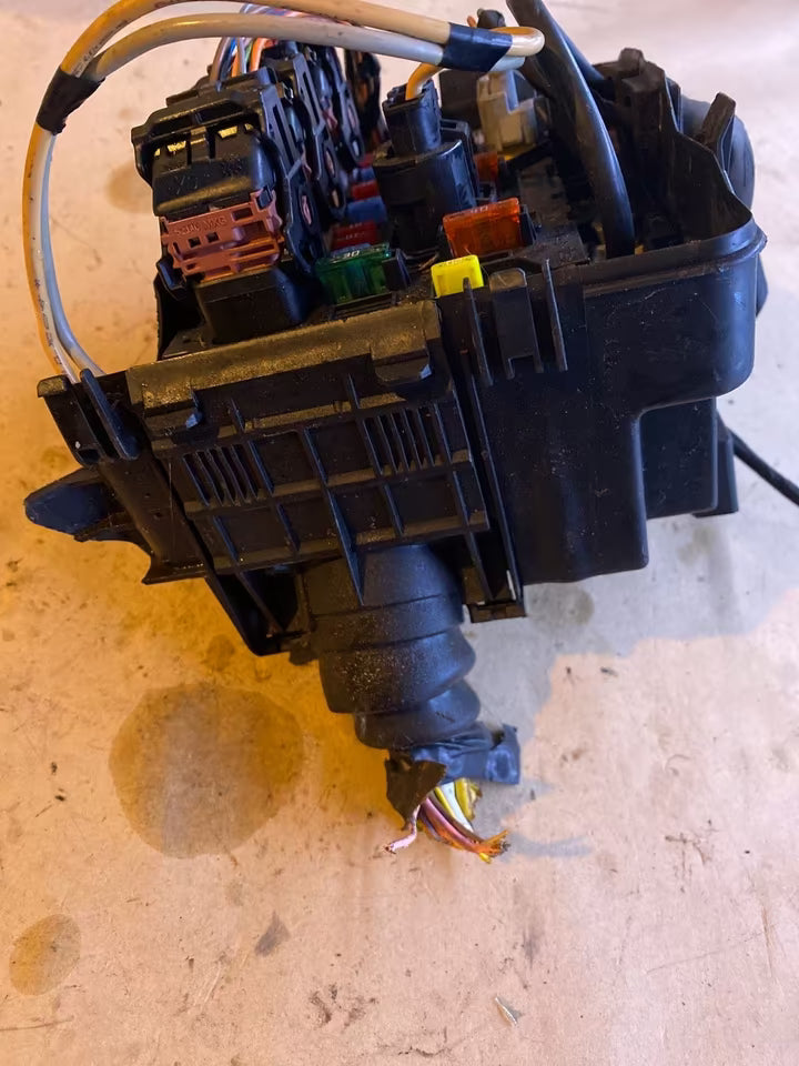 Peugeot 207 2003 1.4l Sicherrungsbox 9661708180