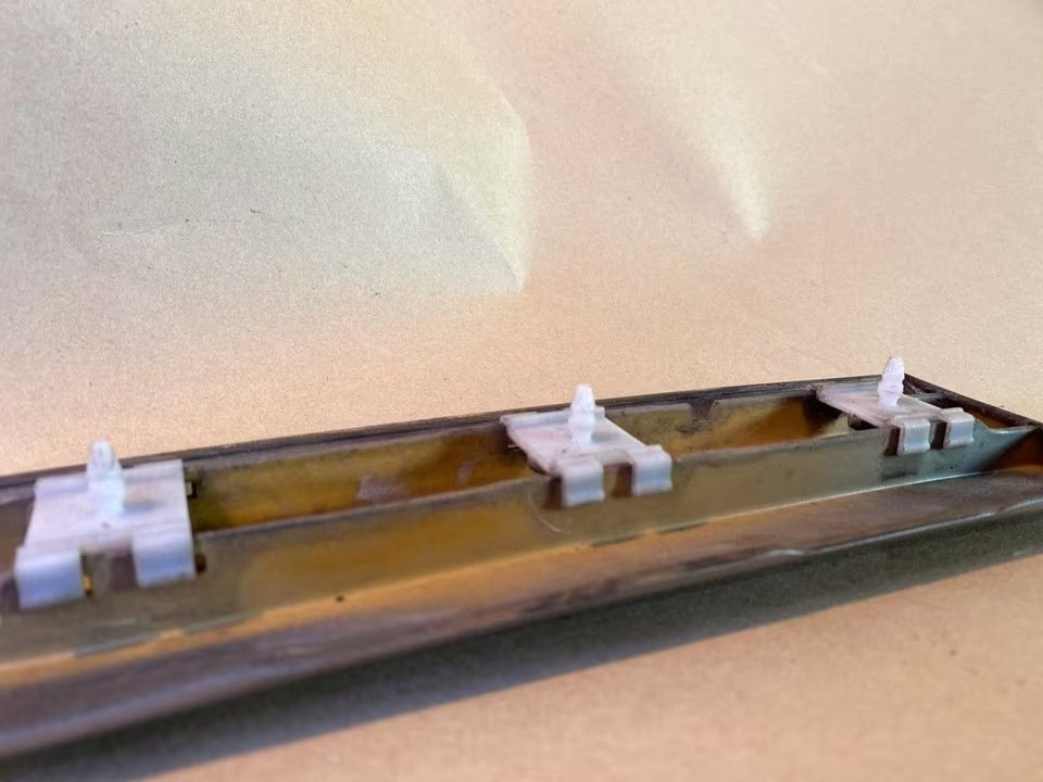 Mercedes W210 Zierleiste Kotflügel rechts A2106901662