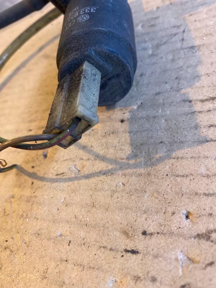 VW T4 Wischwasserpumpe mit Stecker 333955651