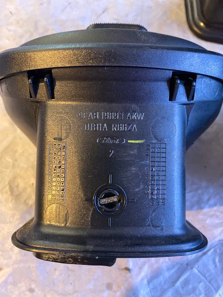 Ford Focus Lüfterdüsen Frischluftgrill