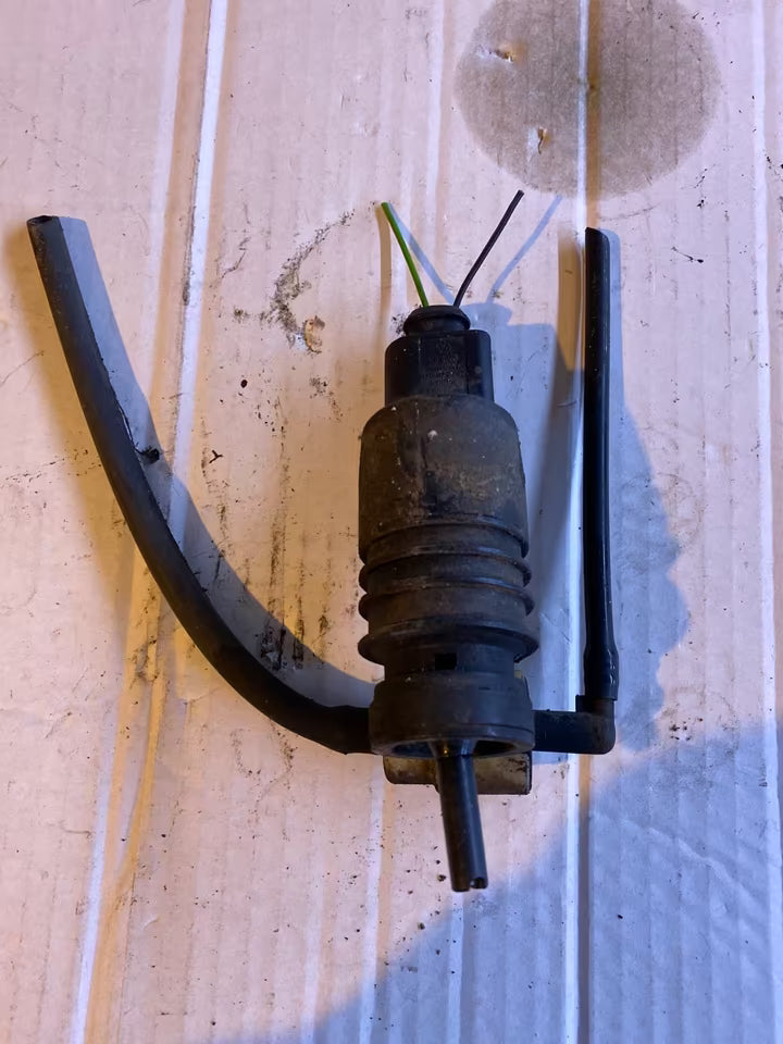 VW Passat 3B Wischwasserpumpe