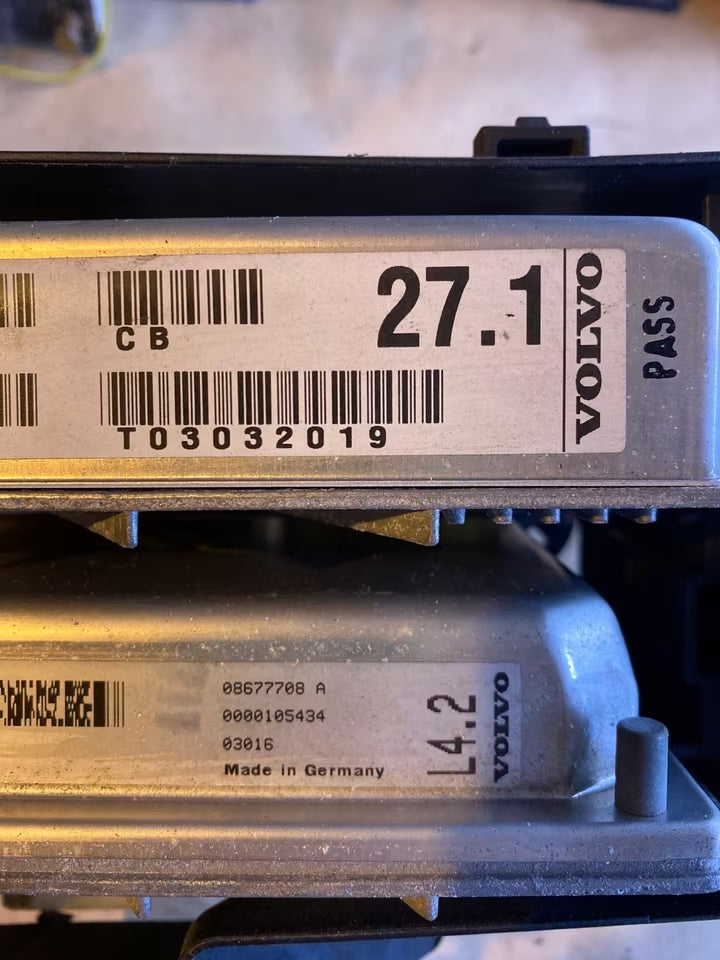 Volvo V70 2.4 Motor- u. Automatiksteuergerät 0281010319