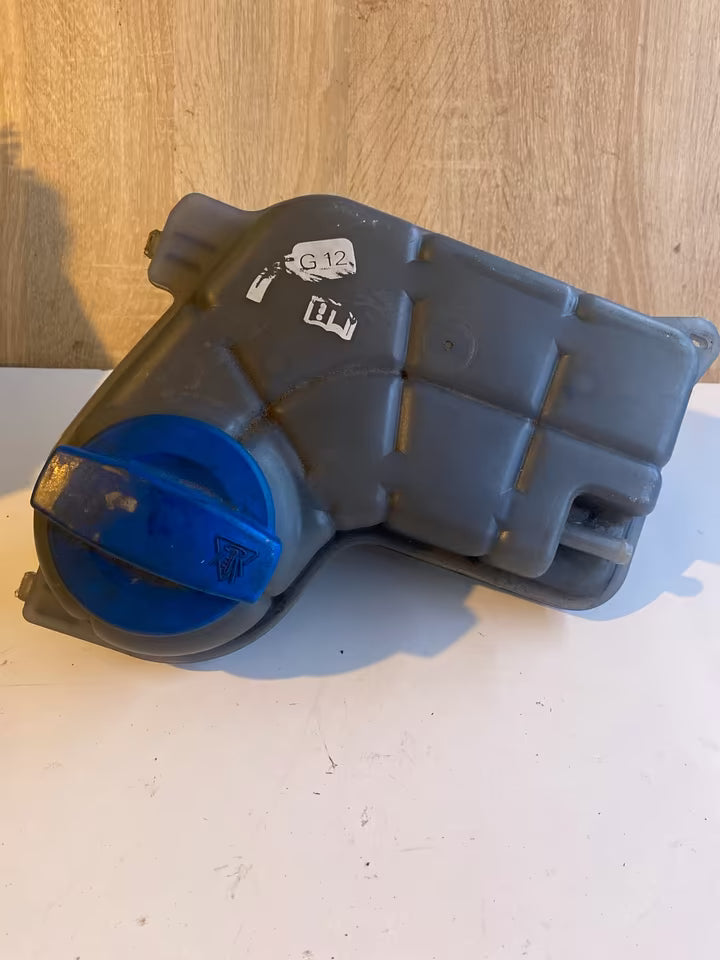 Audi A4 B6 8E0121403 Ausgleichsbehälter